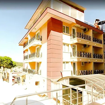 Solmaz Deluxe Hotel 3*