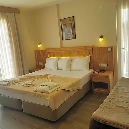 Solmaz Deluxe Hotel 3*